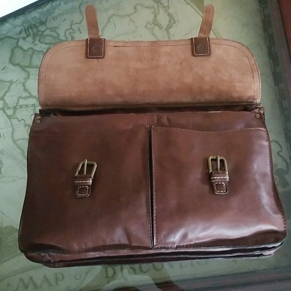 Nash Italian Leather Professor Briefcase Messenger Bag - Tuscan Brown Leather - Picture 5 of 10